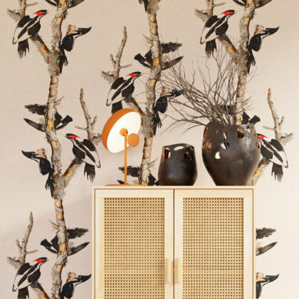 Jasna bezowa tapeta w paski czarne dziecioly byfoxes